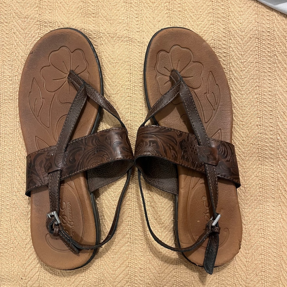 Born concept leather sandals flip flops floral